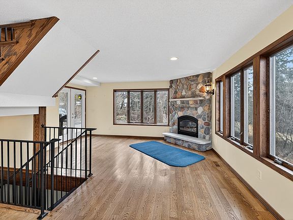 5th image of 2717 Oslo Ct NE