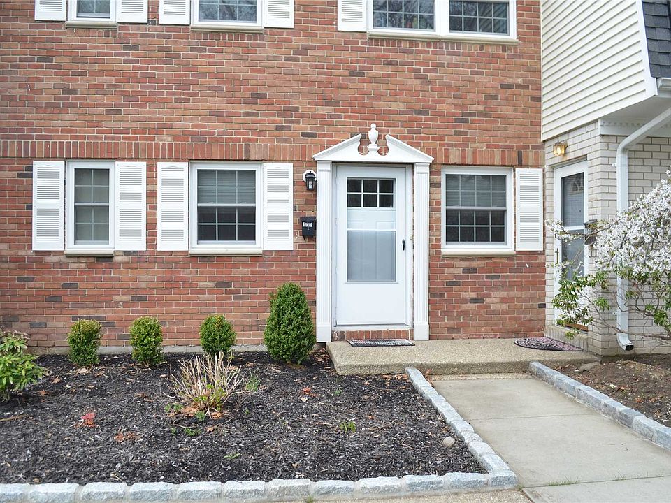 1st image of 152 Village Dr