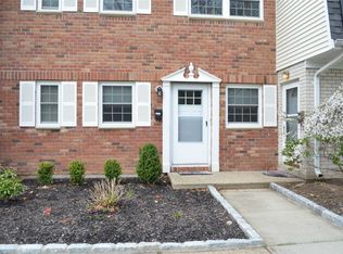 152 Village Dr, Hauppauge, NY 11788