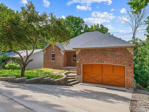 2nd image of 891 Valley View Drive
