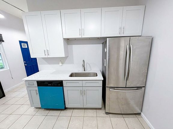 4th image of 912 Rothpletz St