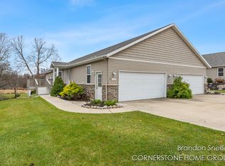 98 Homestead Acres Rd NW, Sparta, MI 49345