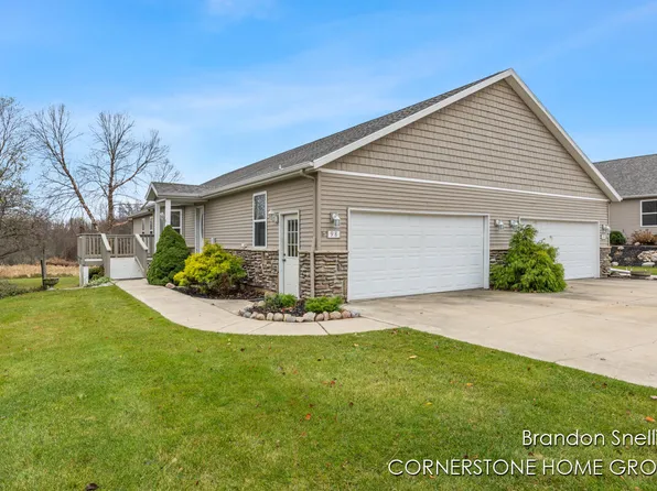 98 Homestead Acres Rd NW, Sparta, MI 49345