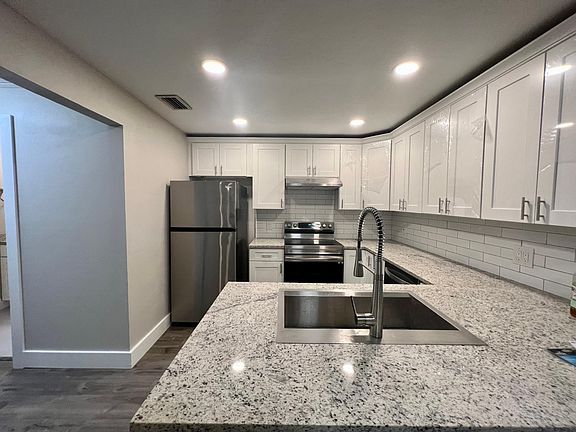 2nd image of 3221 Bloomingdale Villas Ct