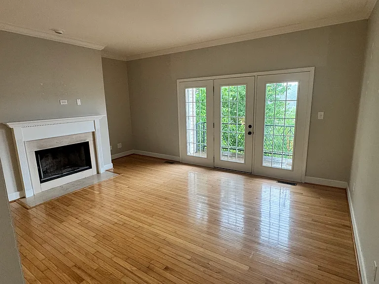 733 W High St — Photo 16