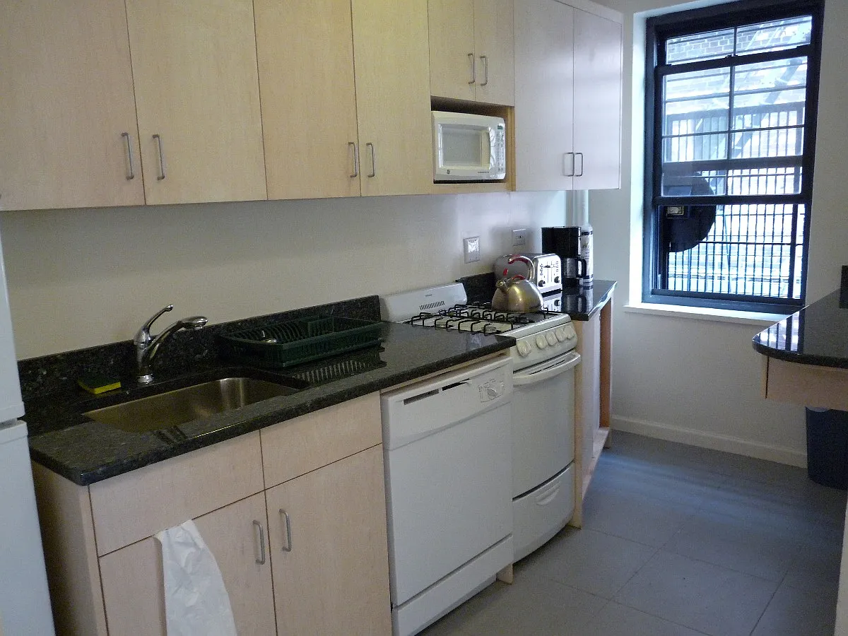 205 West 15th Street — Photo 4