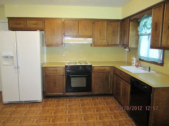3rd image of 6355 Parker Dr