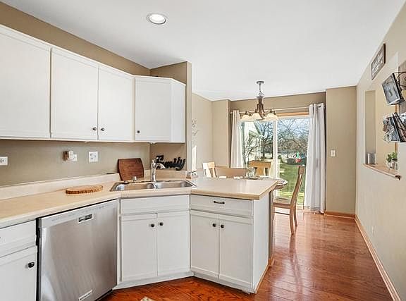 4th image of 151 Sussex Ct