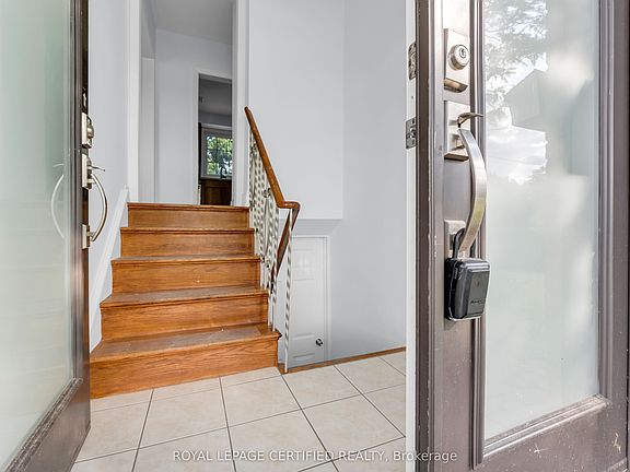 4th image of 586 Pinegrove Rd