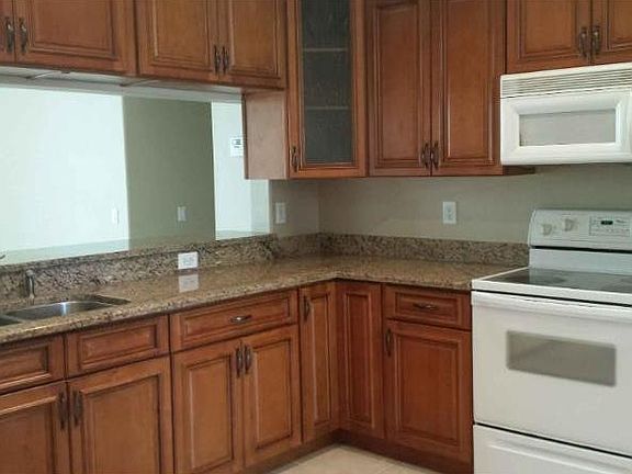 4th image of 9272 Estate Cove Cir