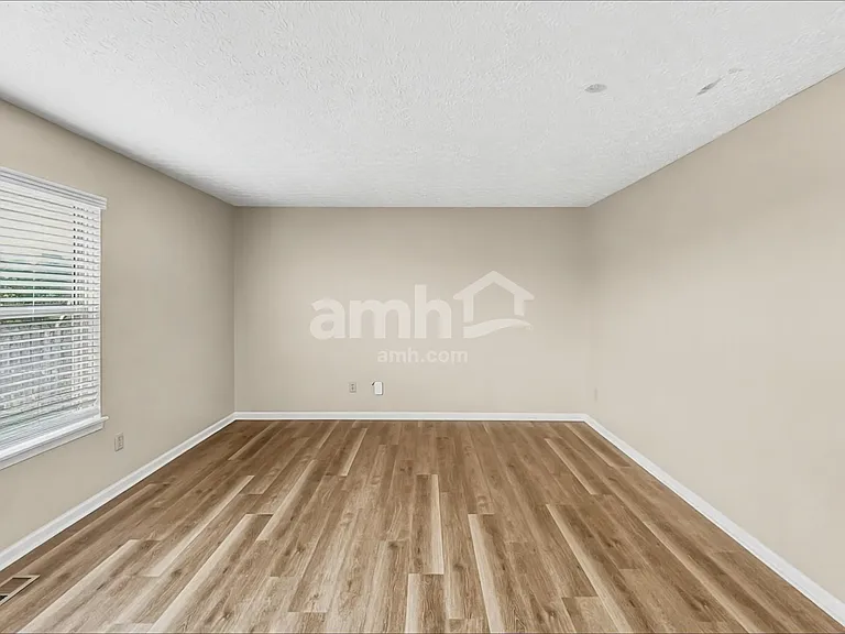 1053 Amherst Blvd — Photo 6
