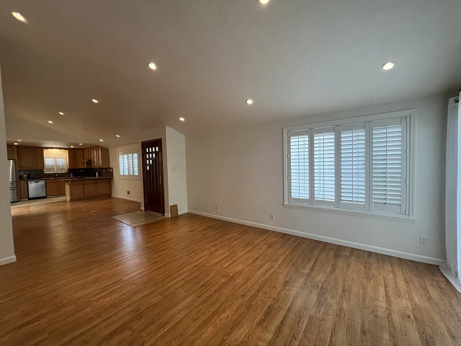 3 bed, 1436 sqft, $3,980 — Photo 3