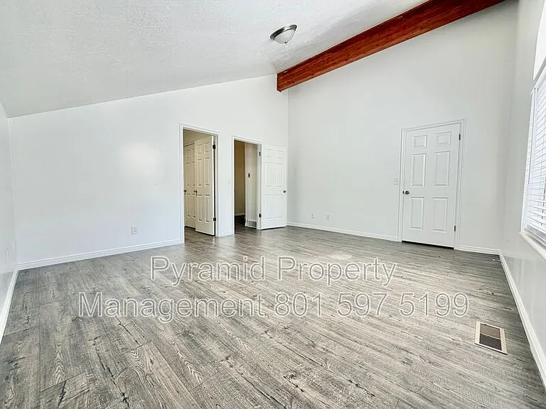 1091 Shepard Ln — Photo 18