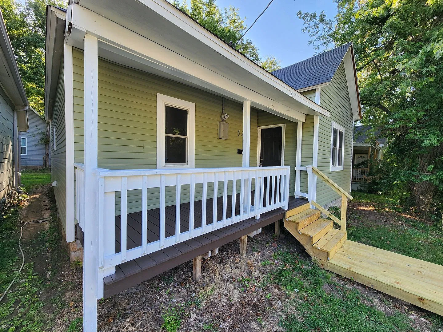 Spacious 2-Bedroom, 1-Bathroom Home Available Now!! — Photo 2