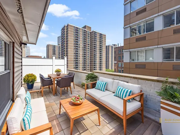 88 Fulton Street 627 image 1 of 17