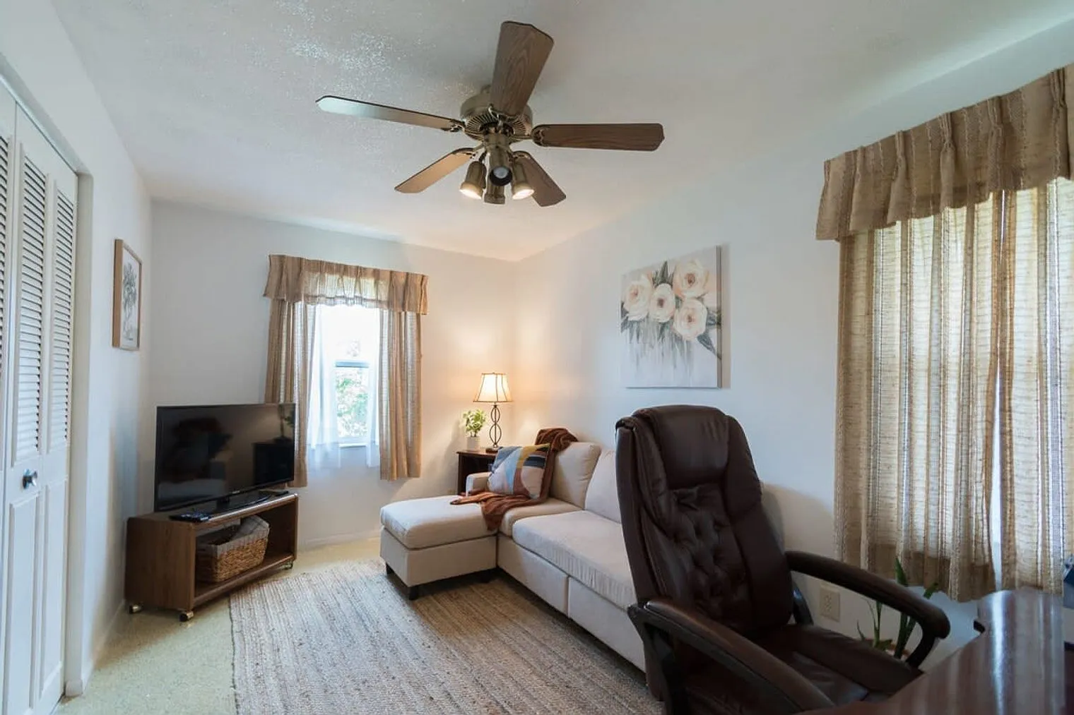 4 bed, 2.0 bath, $4,173 — Photo 4