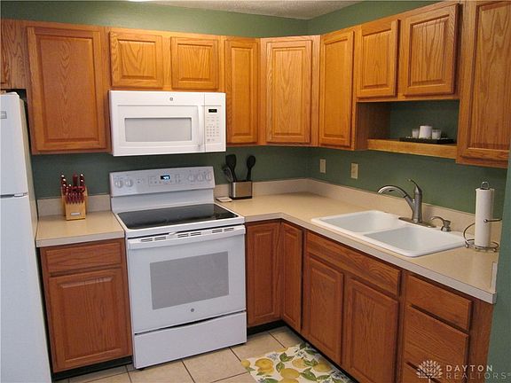 3rd image of 405 Skipper Ct