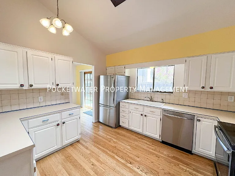 5452 Blackhawk Rd — Photo 13