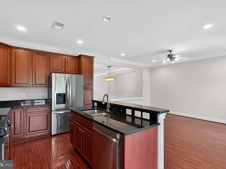 25450 Hopton House Ter — Photo 13