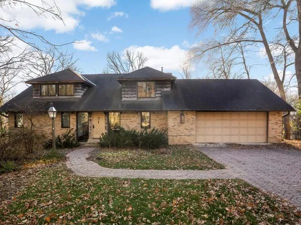 2032 Blackberry Ln, Wayzata, MN 55391