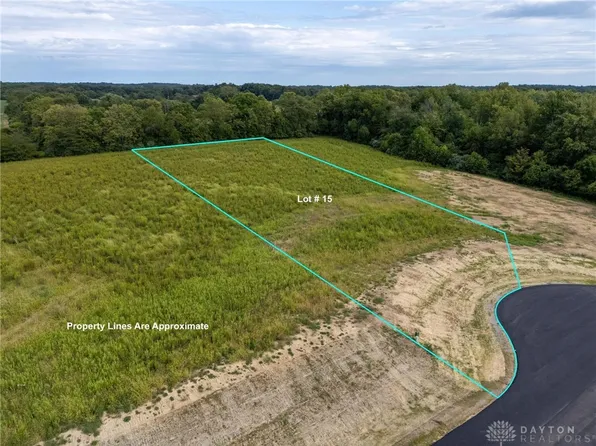 15 Hunters Glen Dr, Wilmington, OH 45177