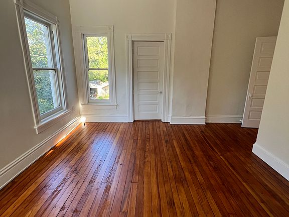 3rd image of 1008 W 43rd St #2