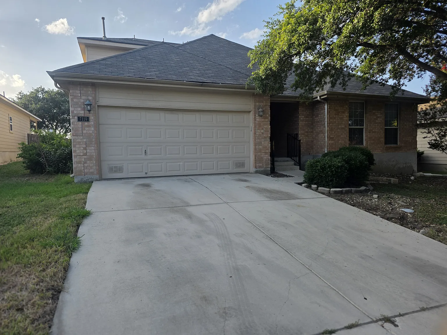 4 bed, 2915 sqft, $2,300 — Photo 1