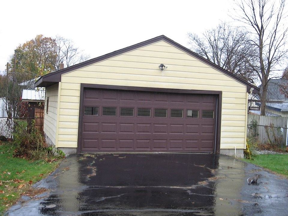 2nd image of 176 Fuller Ave