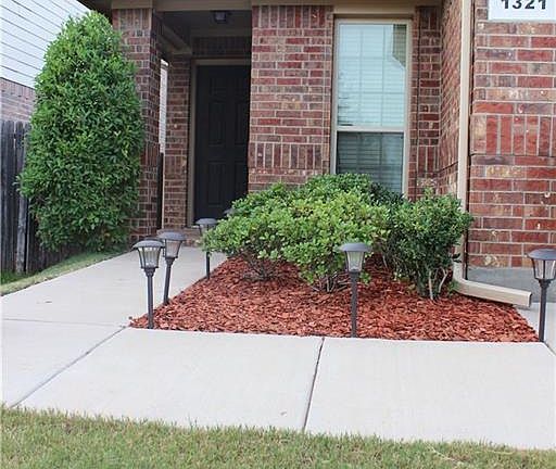 2nd image of 1321 Briarwood Dr