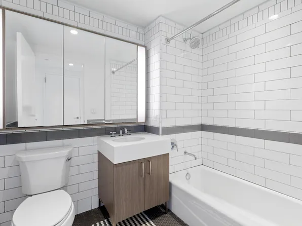 515 West 38th Street image 5 of 18