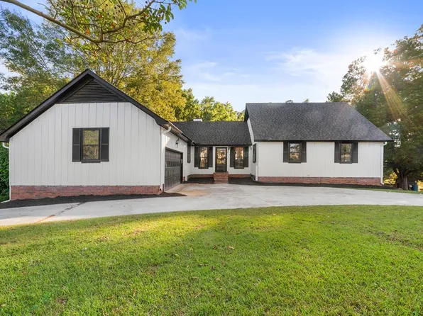 613 Rucker Dr, St Matthews, SC 29135