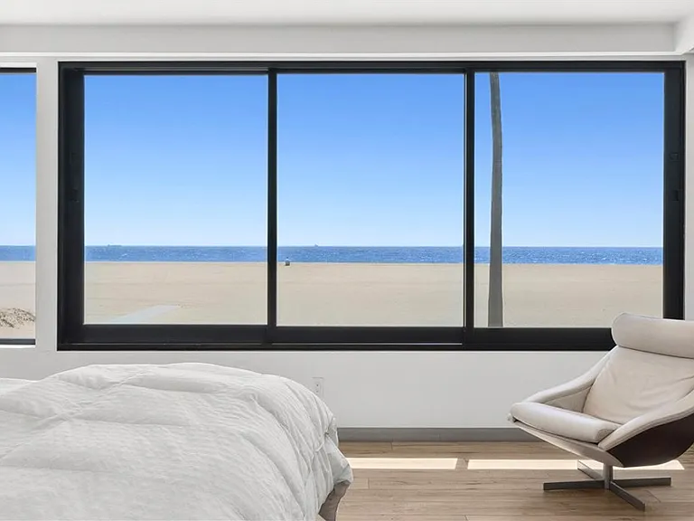800 W Oceanfront — Photo 11