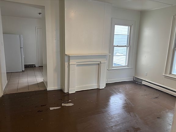 3rd image of 21 Jewett Ave APT 1