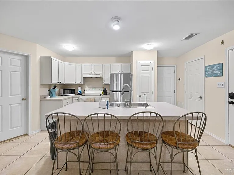 206 W Bahama St — Photo 11