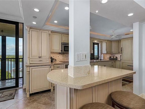 3rd image of 26225 Hickory Blvd APT 7C