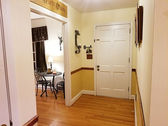 3rd image of 100 Lakemont Ct