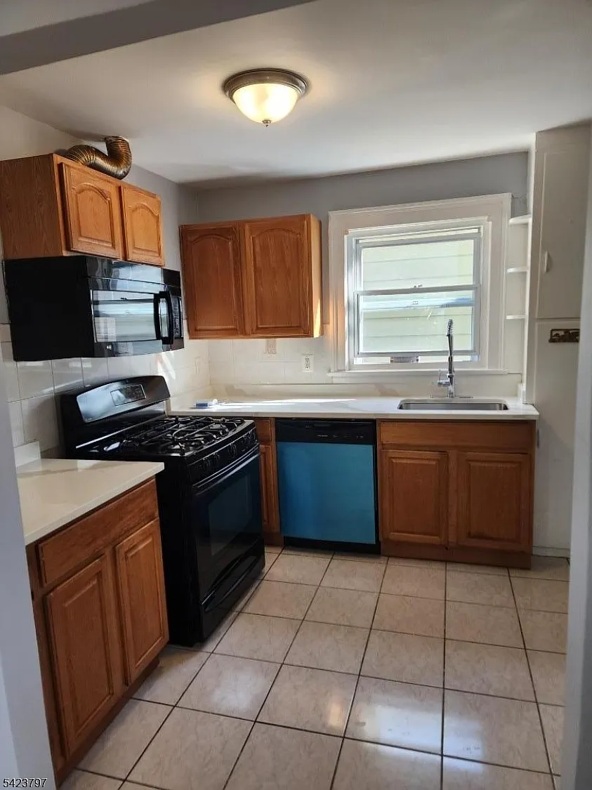3 bed, $3,200 — Photo 4