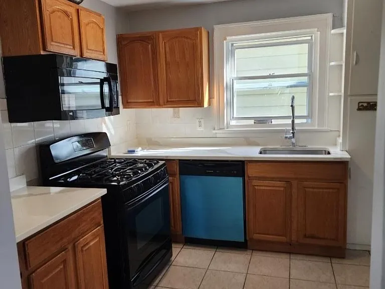 10 Westcott St #2 — Photo 4
