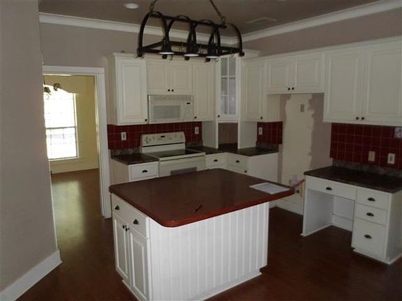 5th image of 222 S Palo Alto Dr