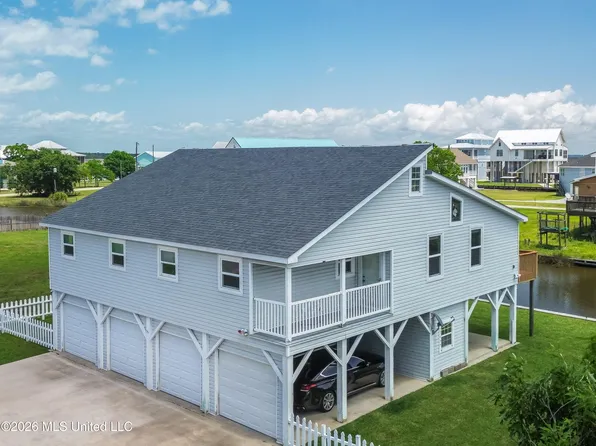11088 Tahiti St, Bay Saint Louis, MS 39520