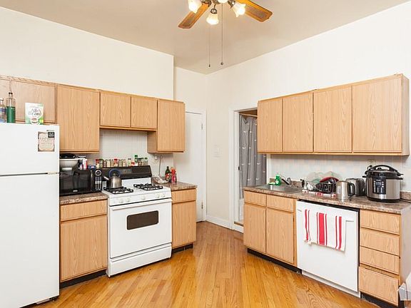 4th image of 3410 N Halsted St #207