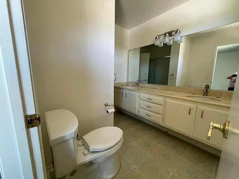 1657 Cayton Ave — Photo 8