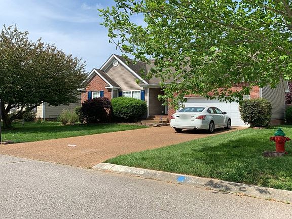 3rd image of 1142 Summerville Cir