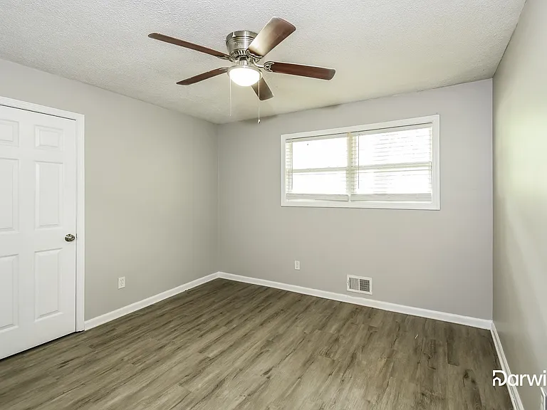 6215 Marilla St — Photo 10