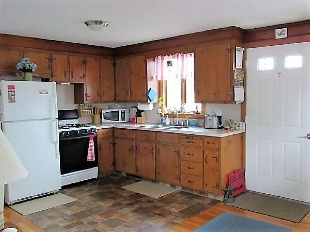 2 bed, 1.0 bath, 912 sqft, $1,650 — Photo 2