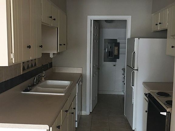 4th image of 421 Heritage Pl