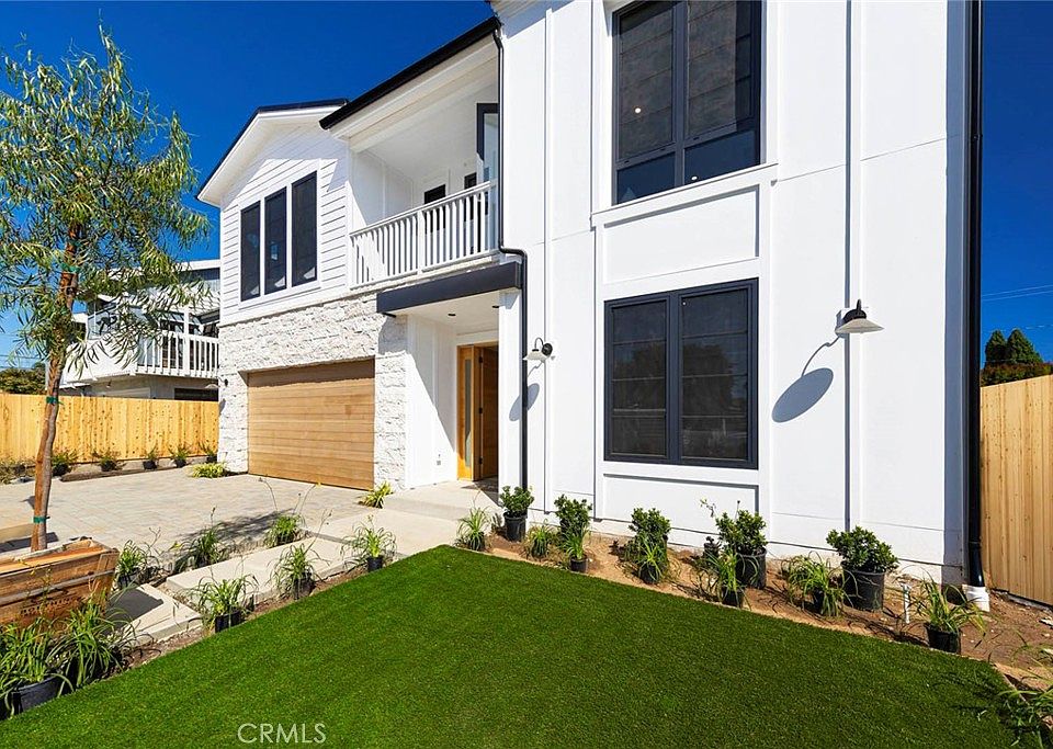 1st image of 1592 Redlands Pl