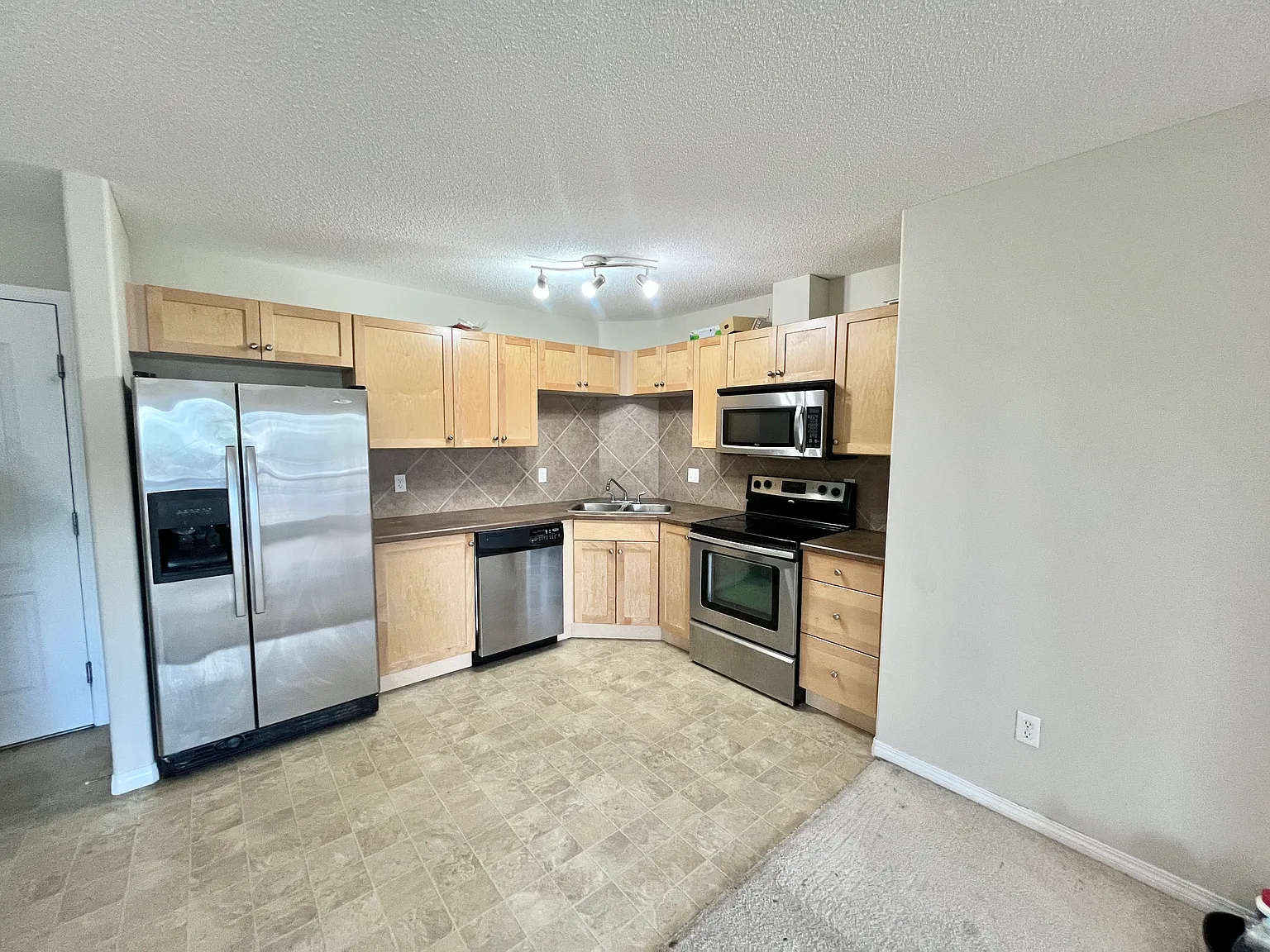 7120, 7327 Terwillegar Drive — Photo 2