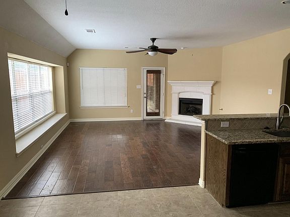 3rd image of 3107 Spanish Oak Trl