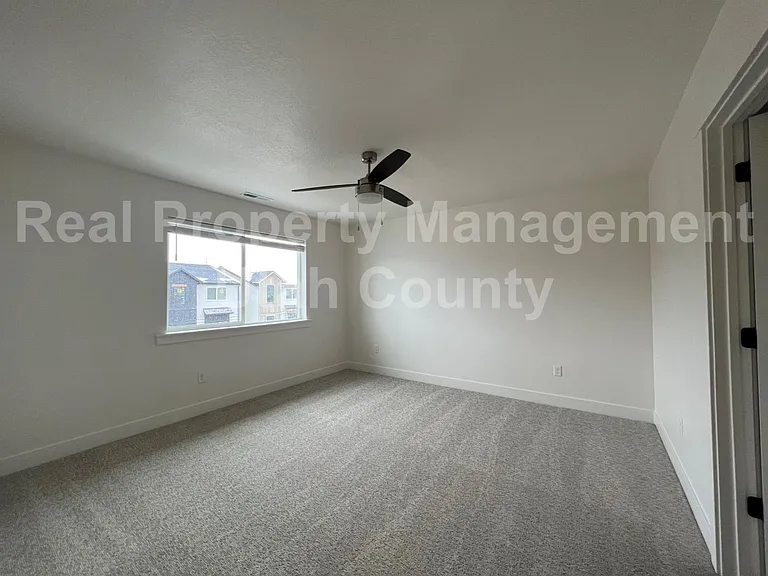 645 E 340 S — Photo 25